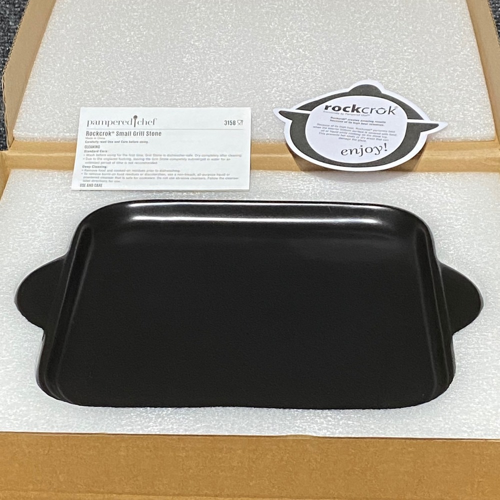Pampered Chef Rockcrok Small Grill Stone 9in Black Ceramic Cookware 3158 NEW